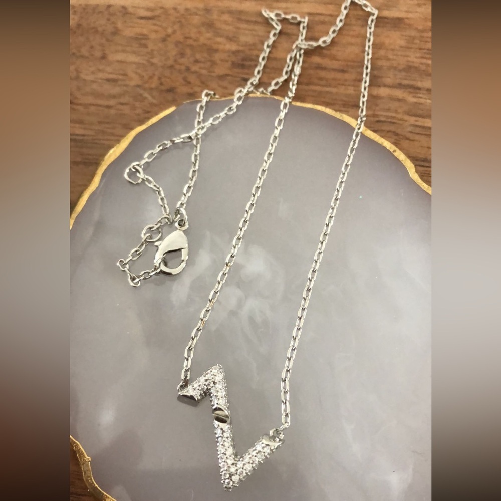 Silver plated Necklace with  letter 2x  V Zigzag Pendant jewelry new
